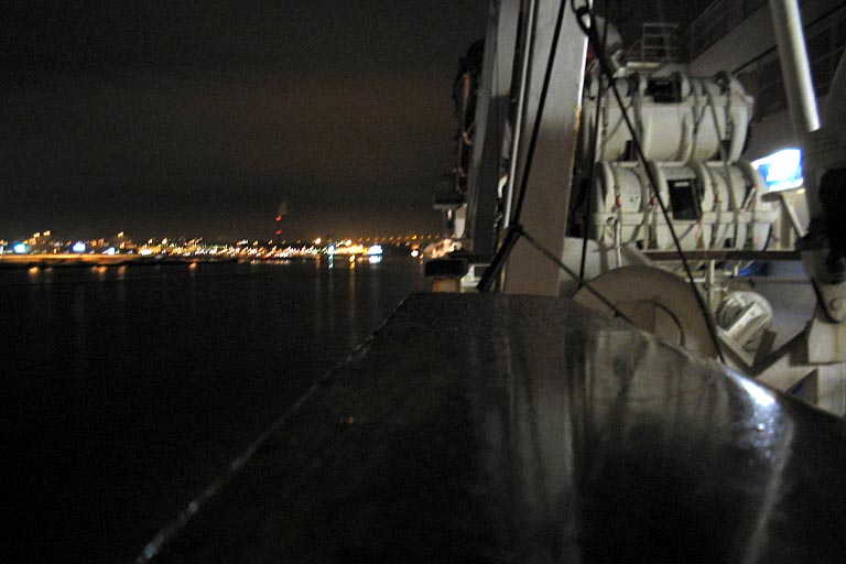 [ På vej ind i Göteborg havn ]