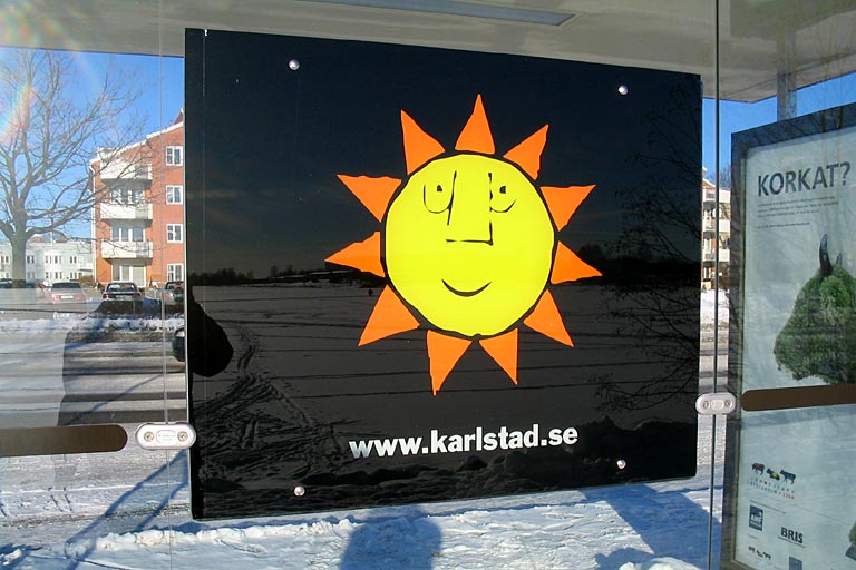 [ Karlstad logo ved busstoppested ]