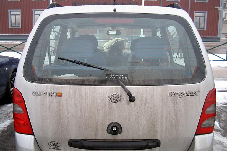 [ Kims Suzuki er blevet beskidt ]